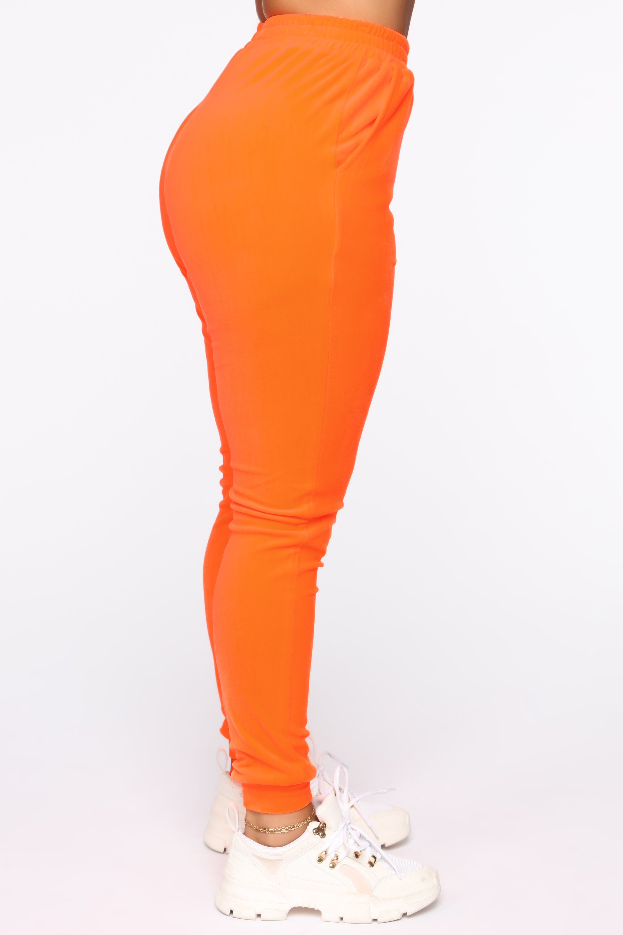 07-25-19_Studio_2_MA_11-50-37_33_HDC23956_NeonOrange_RC_5660_RA_JK